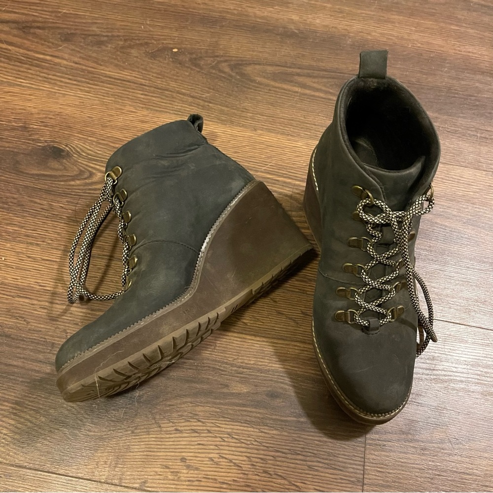 Tom’s Melrose Water Resistant Lace Up Wedge Booties